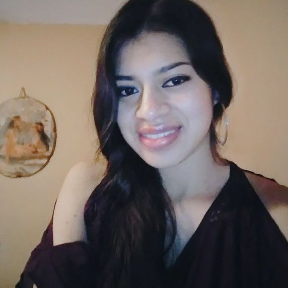 Meet your Posher, Fabiola - Picture 1 of 1